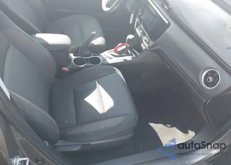 2018 Toyota Corolla Le z USA, uszkodzony, nr VIN 2T1BURHE9JC971913